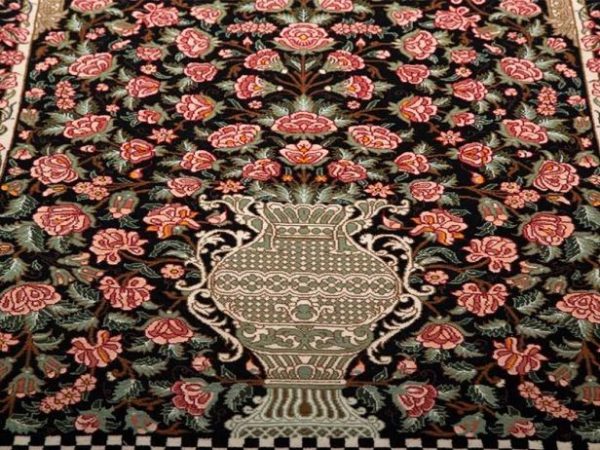 طرح گلدانی در قالی ایرانی | کاروانسرا caravansary.biz